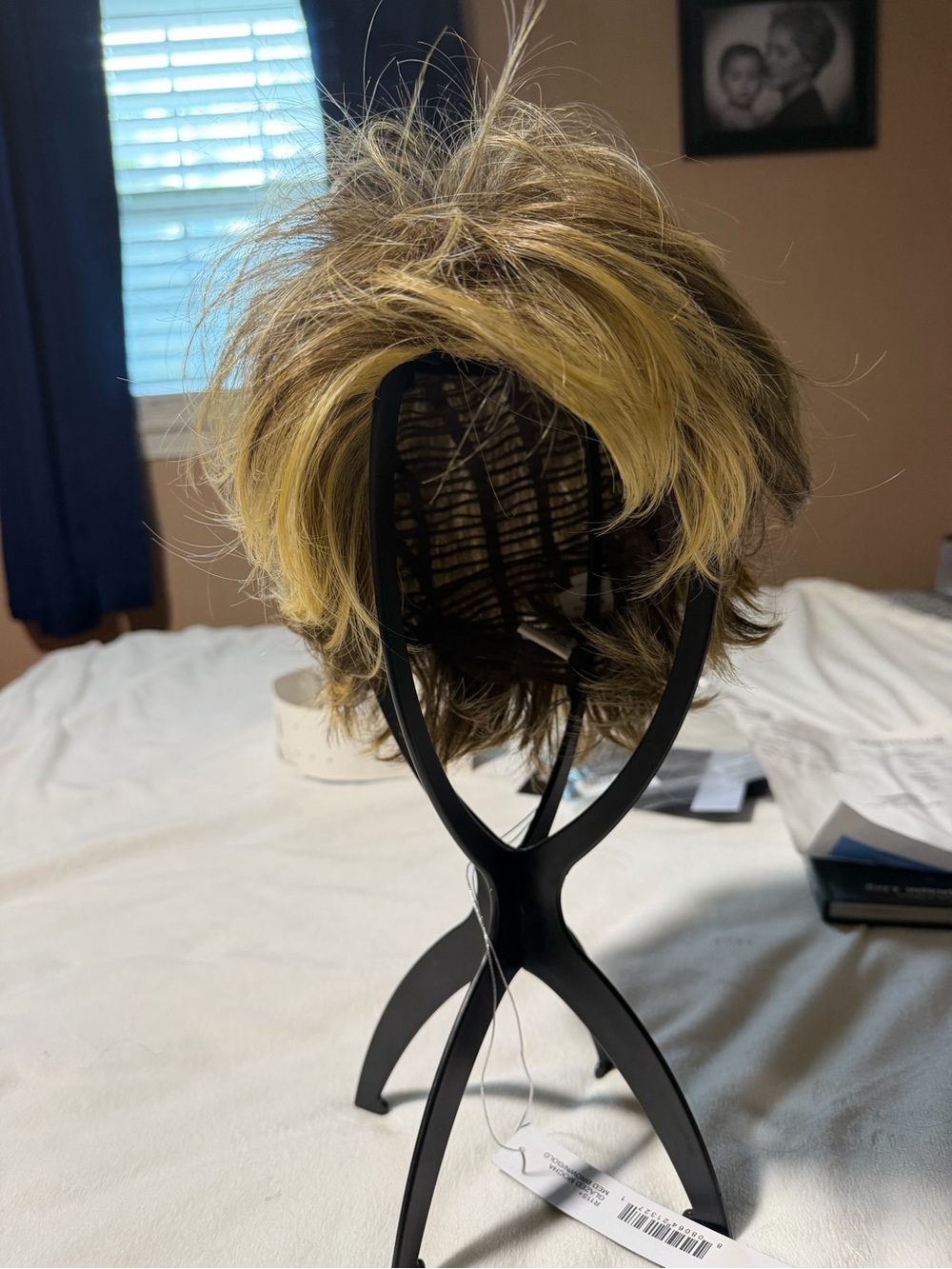 NWT Hairdo Layered Bob “Flirty Flip” HF Wig - Picture 7 of 9